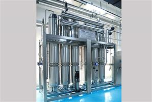 Destilador de água de efeito múltiplo