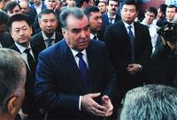 Президент Таджикистана Эмомали отрезал ленту за свой первый завод по производству IV-решений, основанный нами